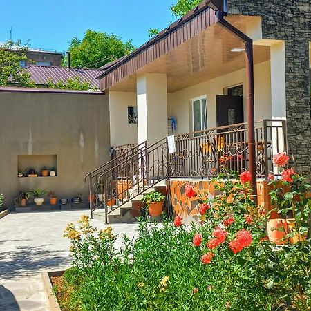 Inexpensive House Bed & Breakfast Vanadzor Bagian luar foto