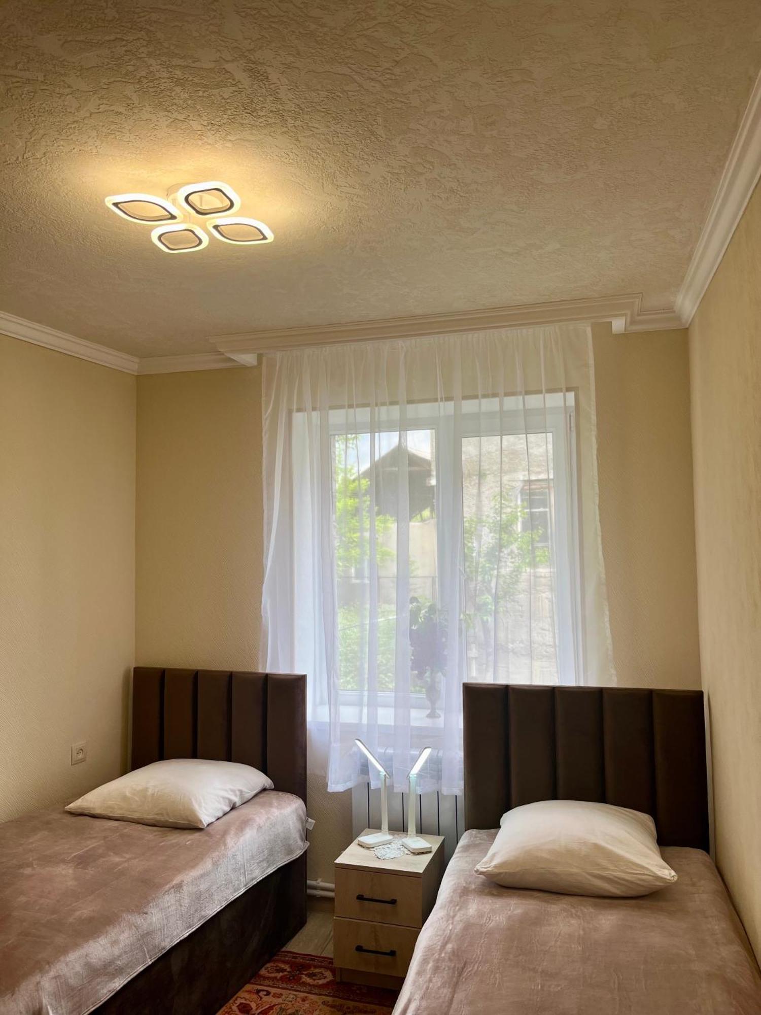 Inexpensive House Bed & Breakfast Vanadzor Bagian luar foto